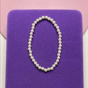 💛 Elegant White Faux Pearl Bracelet